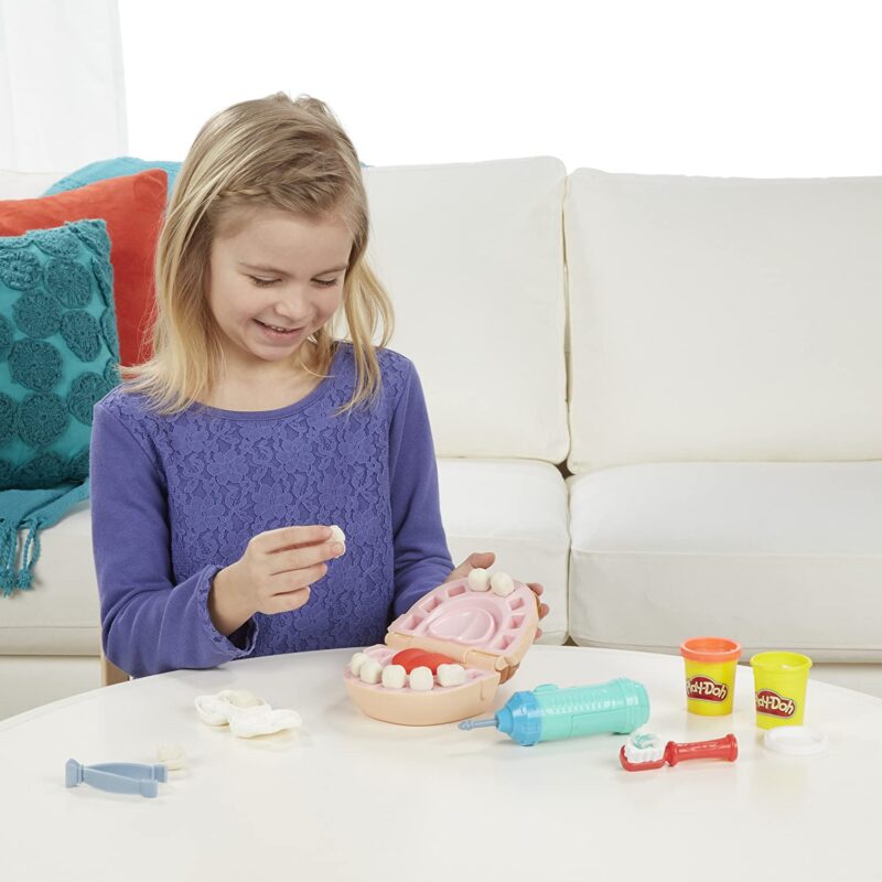 Play-Doh: 5 darabos fogászat gyurma szett játék közben