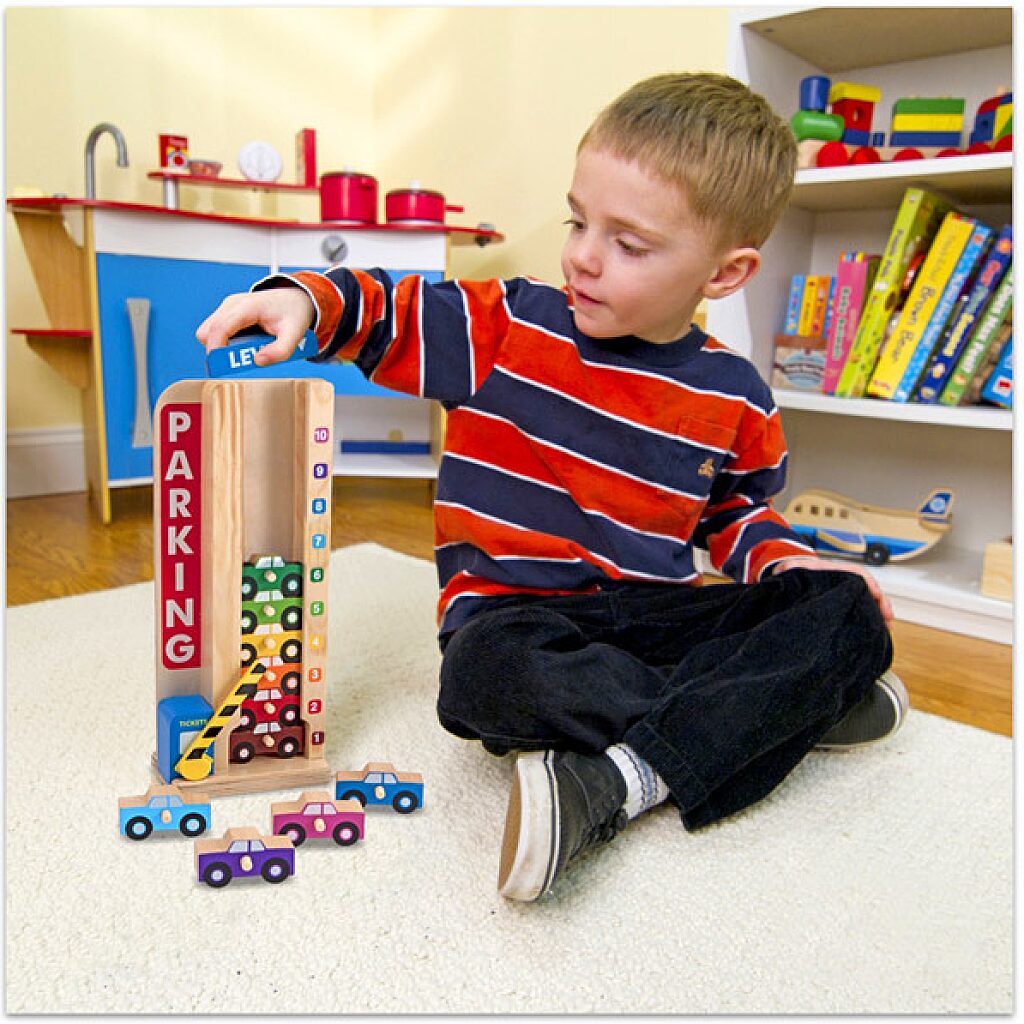 Melissa and Doug: fa színes-számos autós parkolótorony - 3. Kép