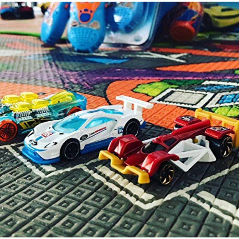 Hot Wheels játszószőnyeg ajándék kisautóval - 3. Kép