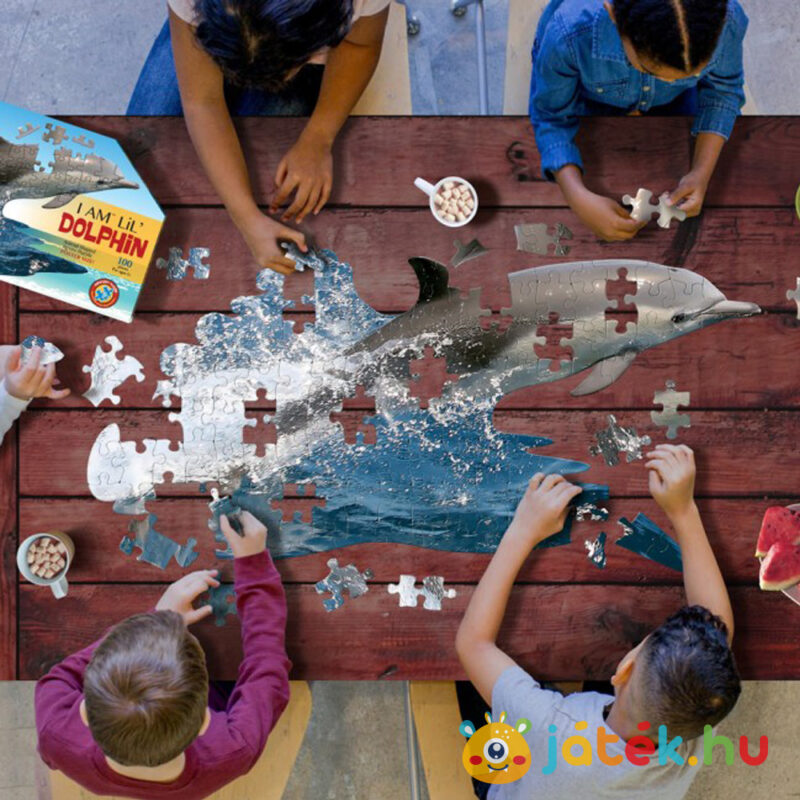 100 darabos élethű delfin forma puzzle kirakása közben - Wow Junior Puzzle