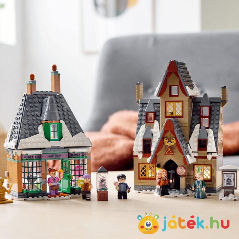 Lego Harry Potter 76388: Látogatás Roxmorts faluban az asztalon