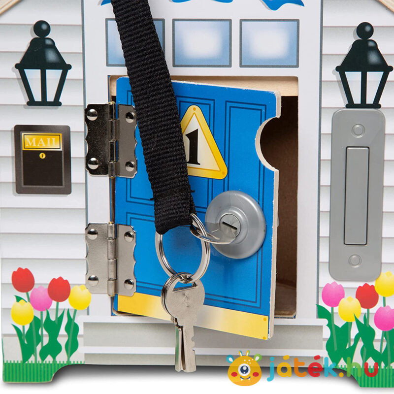Ház kulcsokkal, csengőkkel és figurákkal: fa készségfejlesztő játék ajtaja - Melissa & Doug