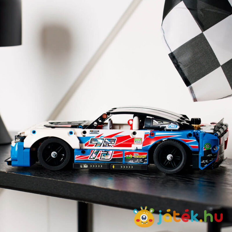 NASCAR: Next Gen Chevrolet Camaro ZL1 versenyautó a polcon (Lego Technic 42153)