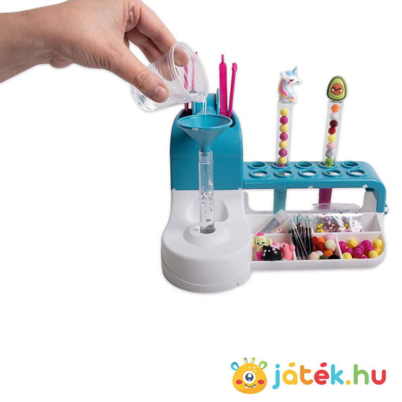 Tollkészítő laboratórium kreatív készlet, víztöltés közben (Clementoni IDEA)
