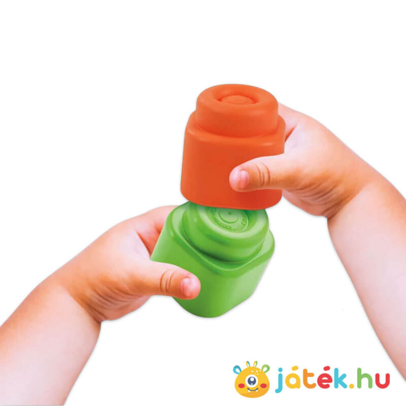 Készségfejlesztő ortopédiai játszószőnyeg a kézben, puha építő kockákkal (Clementoni Soft Clemmy)