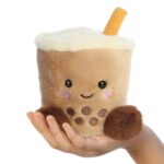 Tejes boba tea, tenyérnyi ülő plüssfigura, 13 cm (Aurora, Palm Pals)