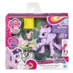 Én kicsi pónim: Twilight Sparkle hercegnő póni figura mozgatható testrészekkel, 2 kiegészítővel (Hasbro)